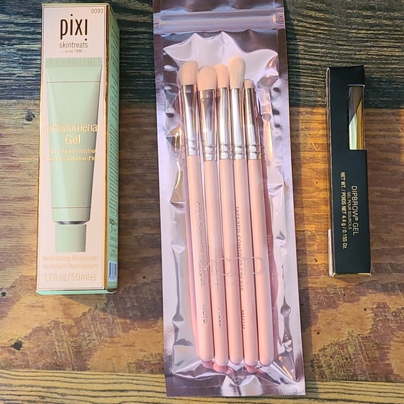 NEW Make up Set - Brushes, Moisturizer & Brow Gel Christmas gift idea - Picture 2 of 13